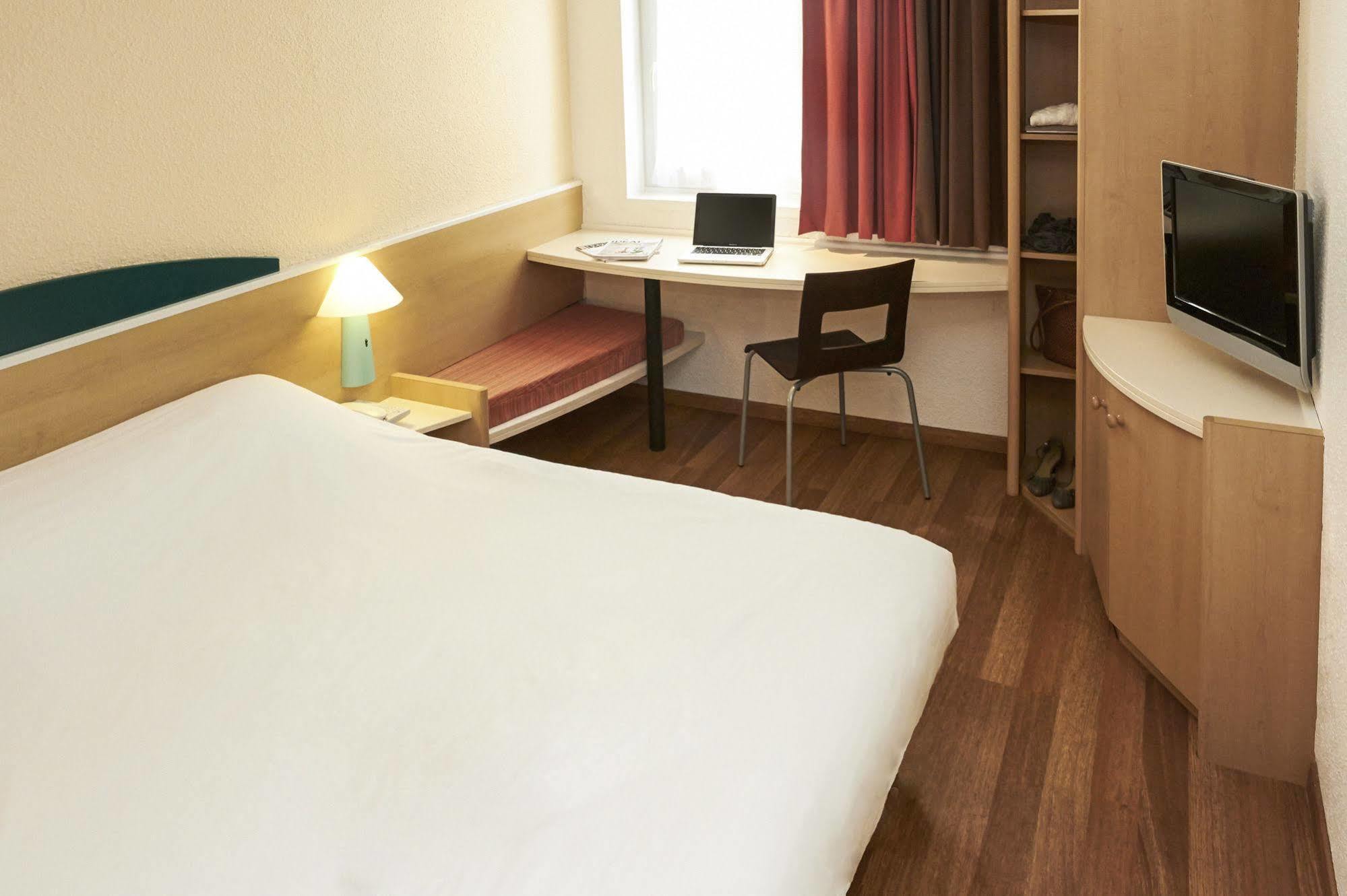 Ibis Centre Gare Hotel 3*